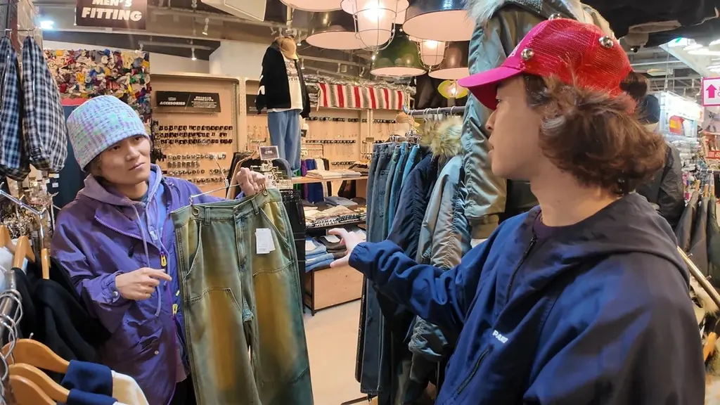 高感度なハイファッションをエンタメとして発信するYouTubeクリエイター集団「ポーカーズ」が、SPINNSにてコーディネートバトルを開催！ポーカーズが厳選した古着アイテムを全国5店舗で発売決定！ 画像 5