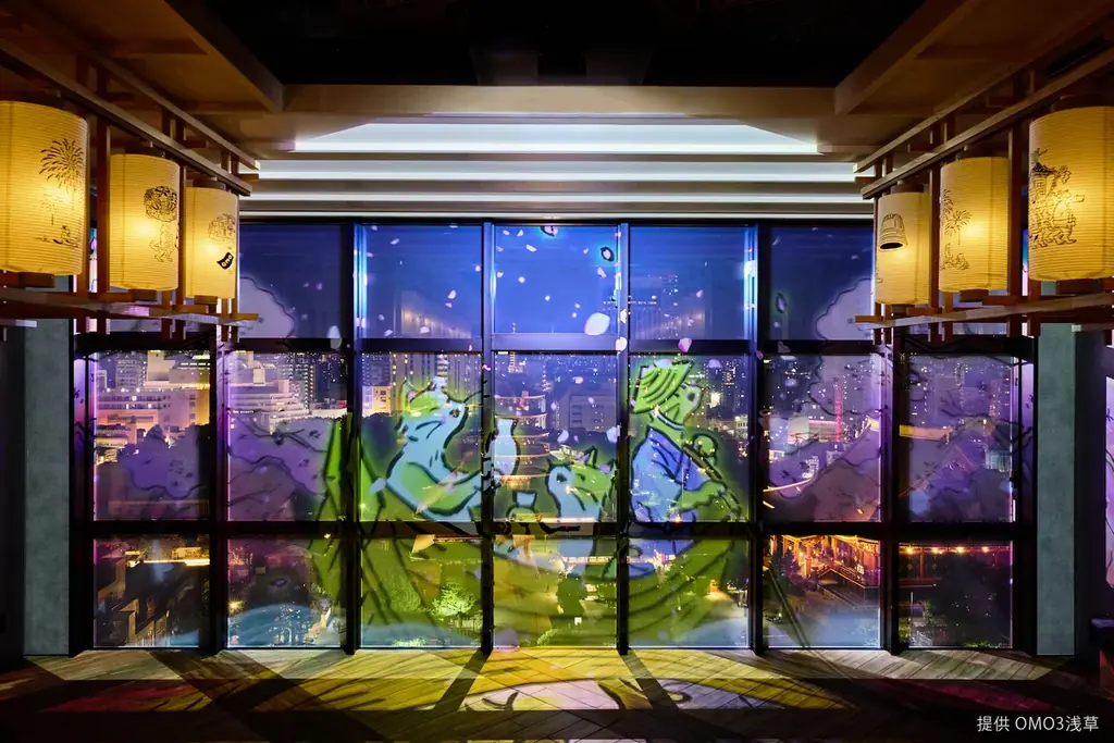 OMO3浅草で始まった窓プロジェクション『あさくさ宵見世』