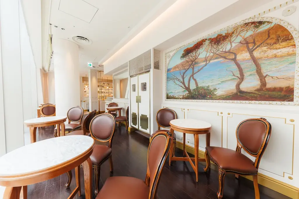 フランス・パリのサロン・ド・テ「アンジェリーナ」より、クリスマスツリーをモチーフにしたモンブランやクリスマス仕立ての大きなモンブラン登場！ 画像 4