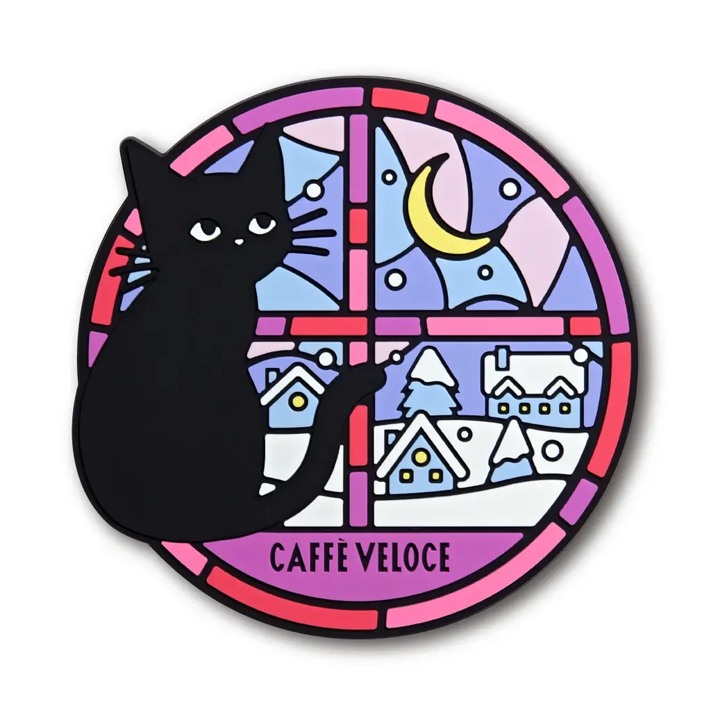 ステンドグラスに着想を得た、冬の暮らしを鮮やかに彩る黒ねこラバーコースターや“一人旅”がテーマの額縁マグネットがもらえる！『カフェ・ベローチェ』、12月18日より「黒ねこ冬の満喫キャンペーン」を開催 画像 4