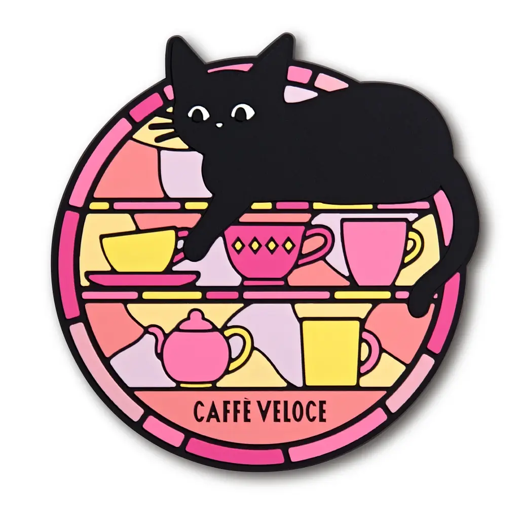 ステンドグラスに着想を得た、冬の暮らしを鮮やかに彩る黒ねこラバーコースターや“一人旅”がテーマの額縁マグネットがもらえる！『カフェ・ベローチェ』、12月18日より「黒ねこ冬の満喫キャンペーン」を開催 画像 6