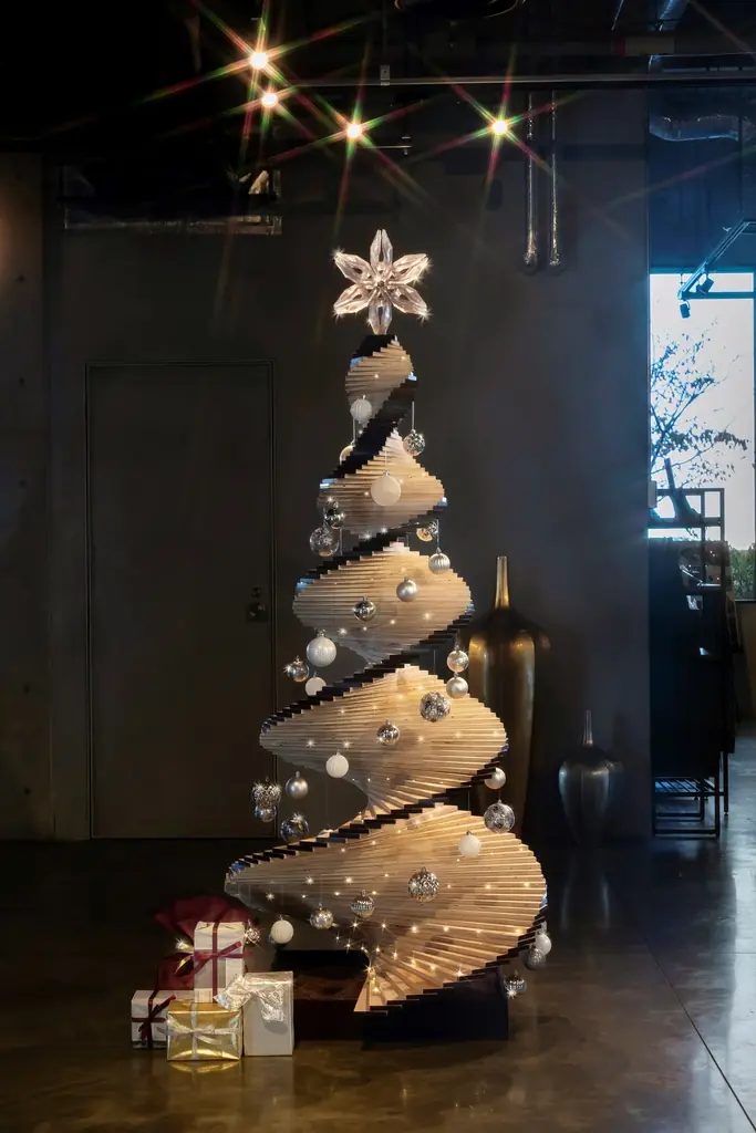 【川崎キングスカイフロント東急REIホテル】サステナブルなクリスマスツリーが登場！ 画像 1