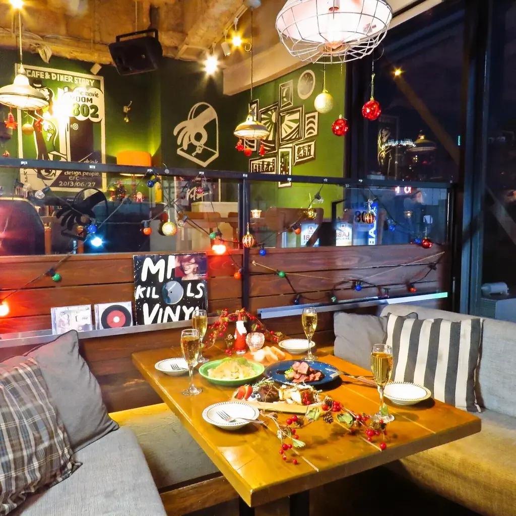 【渋谷の人気隠れ家レストランで心躍るクリスマス】厳選牛のローストやポルチーニパスタ＆飲み放題！＃802 CAFE&DINER 渋谷店にてクリスマスコースご予約受付中！ 画像 3