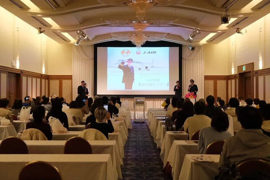 絶景フライトに大興奮！浦川泰幸・杉本彩と出雲・富士・伊勢を巡るチャーターフライト企画、「エアボーン！」の掛け声とともにテイクオフ！ 画像 3