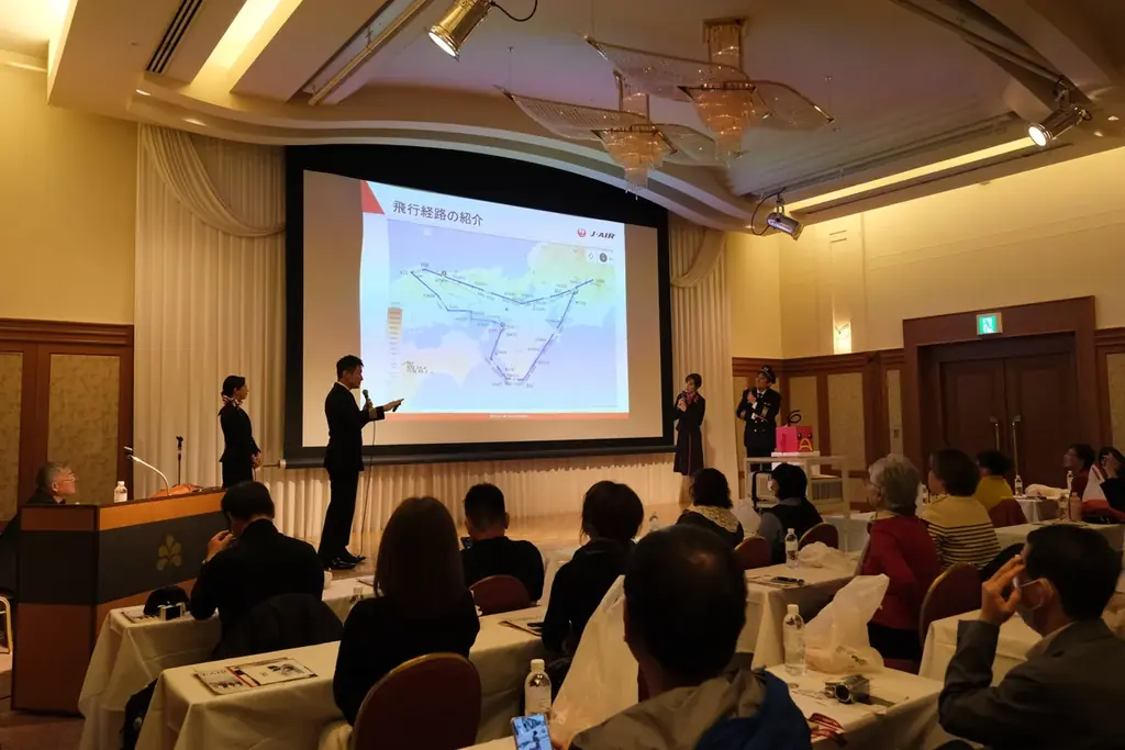 絶景フライトに大興奮！浦川泰幸・杉本彩と出雲・富士・伊勢を巡るチャーターフライト企画、「エアボーン！」の掛け声とともにテイクオフ！ 画像 4