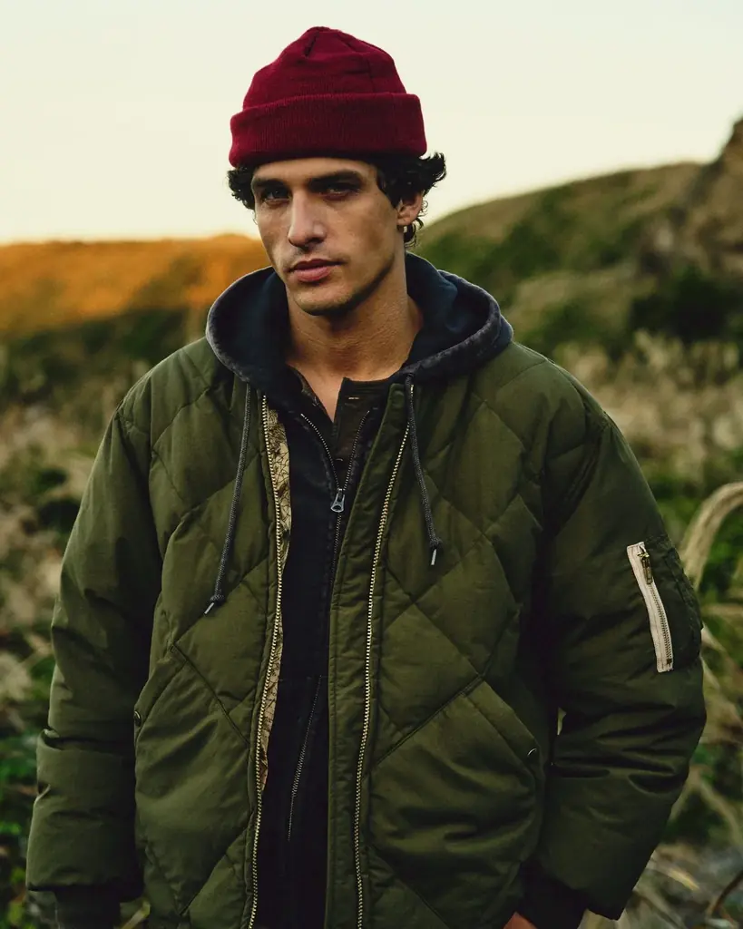 「AVIREX」からアメリカを代表するアウトドアブランド「Eddie Bauer」とのスペシャルエディションが発売！ 画像 3