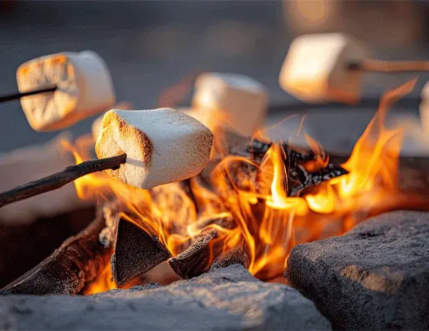 雪降るクリスマスマーケット「たまアリ△タウン クリスマスマーケット2025」12/12(金)からスタート。　　　　　　　　　　　　　　　特設ファイヤーピットで焼きマシュマロ体験も 画像 2