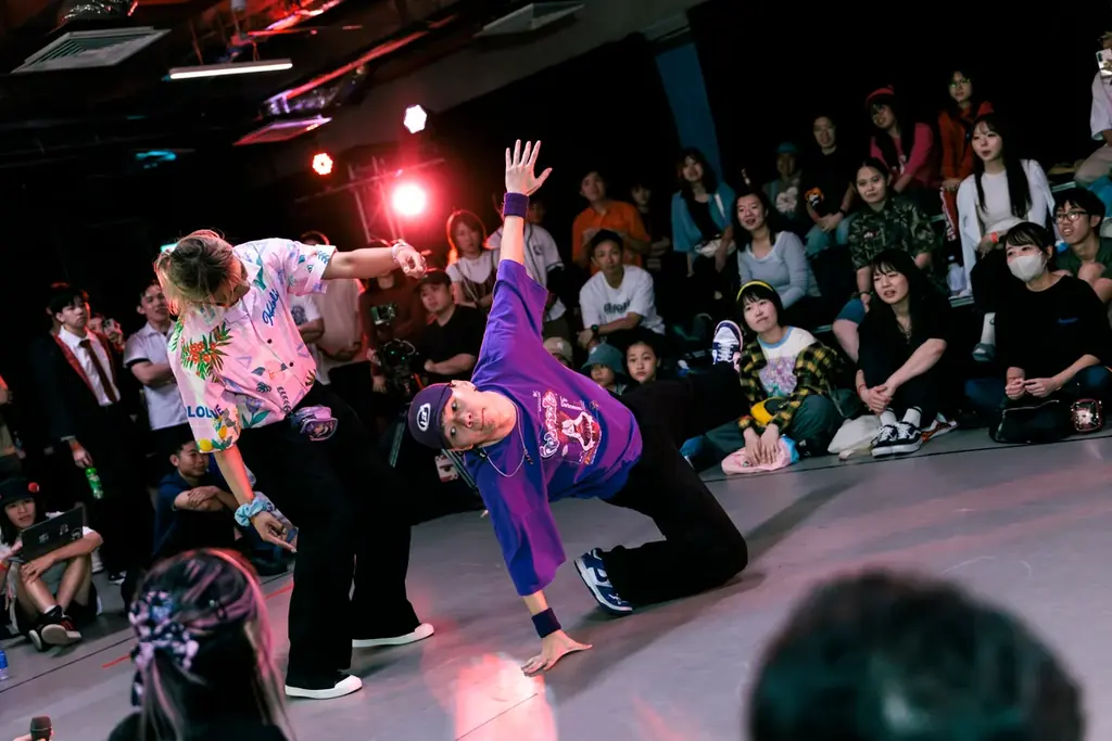 アニソンダンスバトルの最高峰「あきばっか〜の」シンガポール初開催が大盛況のうちに終幕！世界ベスト4の「龍と勇太」が優勝し日本通算４連覇を達成。世界を熱狂させるアニソンダンスの新章が開幕。 画像 11