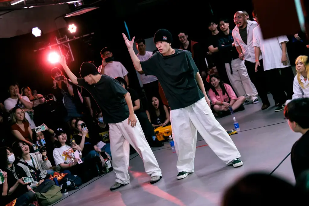 アニソンダンスバトルの最高峰「あきばっか〜の」シンガポール初開催が大盛況のうちに終幕！世界ベスト4の「龍と勇太」が優勝し日本通算４連覇を達成。世界を熱狂させるアニソンダンスの新章が開幕。 画像 7