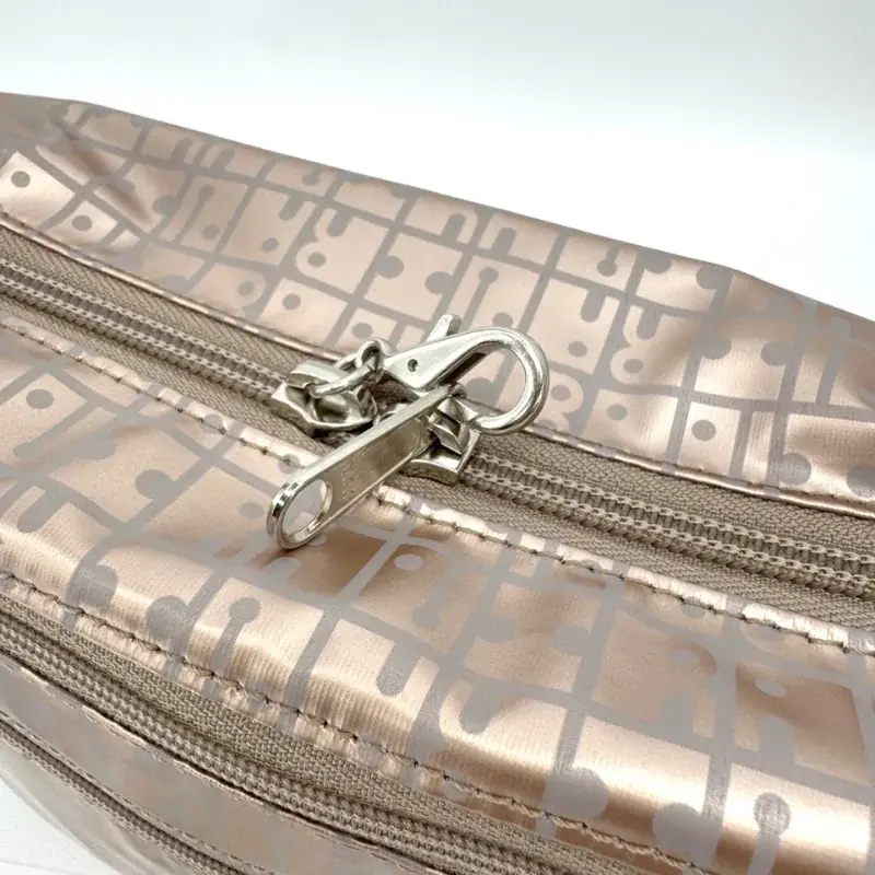 【創業年明治２５年 老舗バッグメーカーヤマト屋】　【帰省・旅行シーズンに！顧客の声を調査】60%もの人がバッグ選びに「軽さ」と「機能性」の両方を重視していることが判明 画像 3