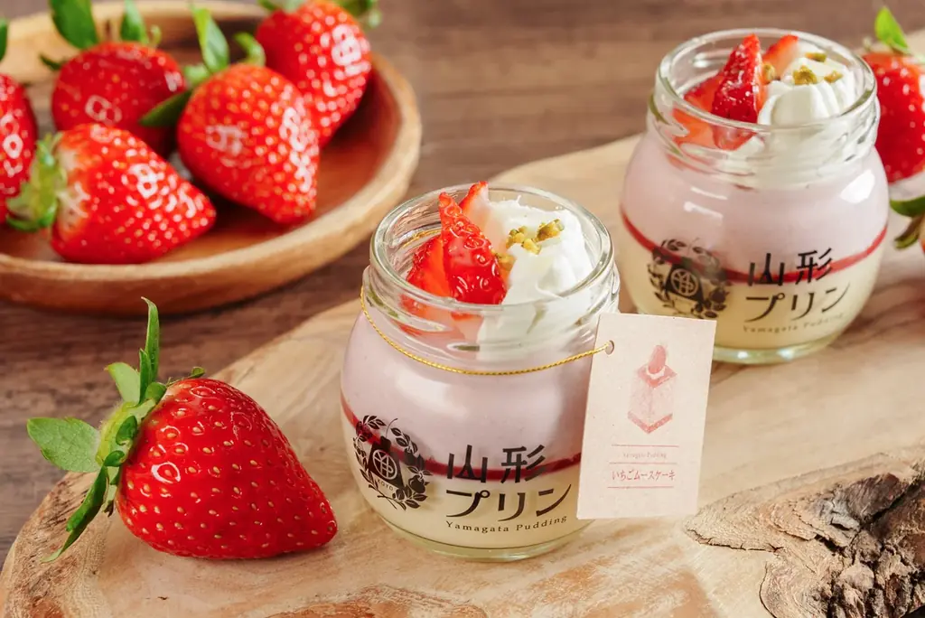 【山形プリン】まるでケーキのような贅沢な味わい！冬限定「いちごムースケーキプリン」と、心温まる「プリンラテ」が新登場。 画像 1