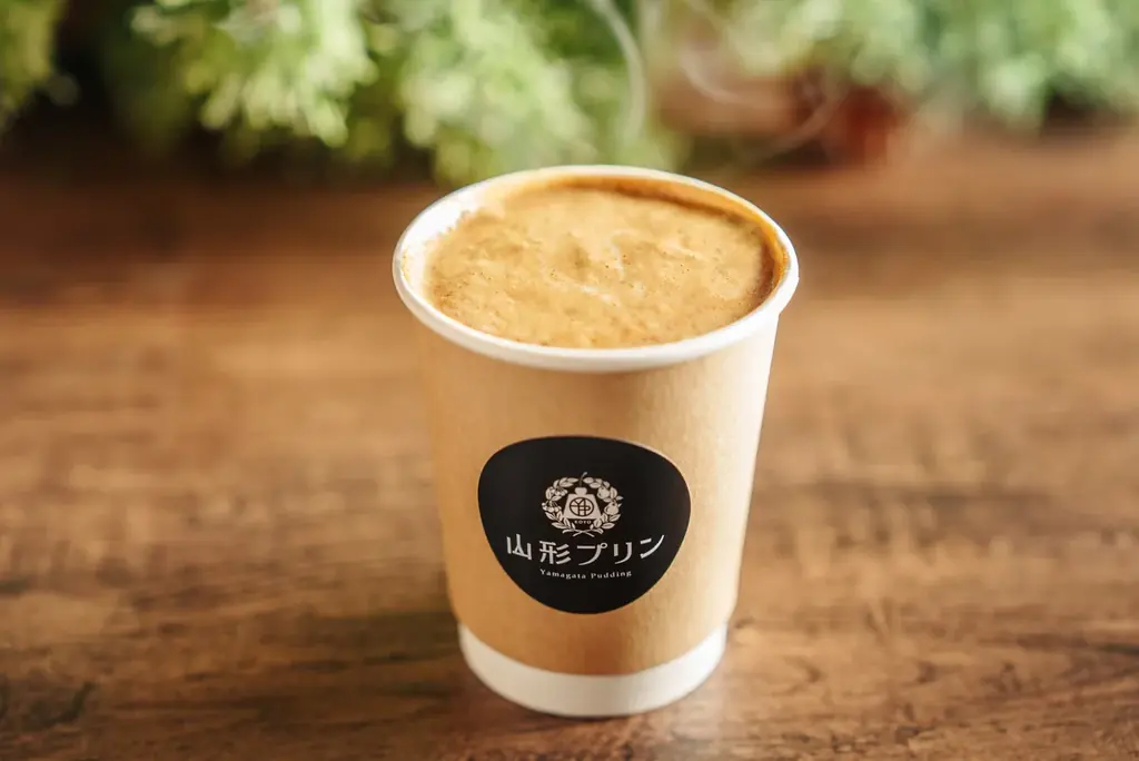 【山形プリン】まるでケーキのような贅沢な味わい！冬限定「いちごムースケーキプリン」と、心温まる「プリンラテ」が新登場。 画像 3