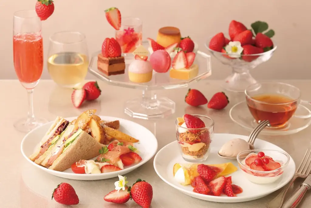 【キハチ 青山本店】苺が美味しい季節だけ！キハチを代表する「ナポレオンパイ」と旬の苺ふんだんに盛り込んだアフタヌーンティーが「いちごさん」を主役に新登場 画像 2