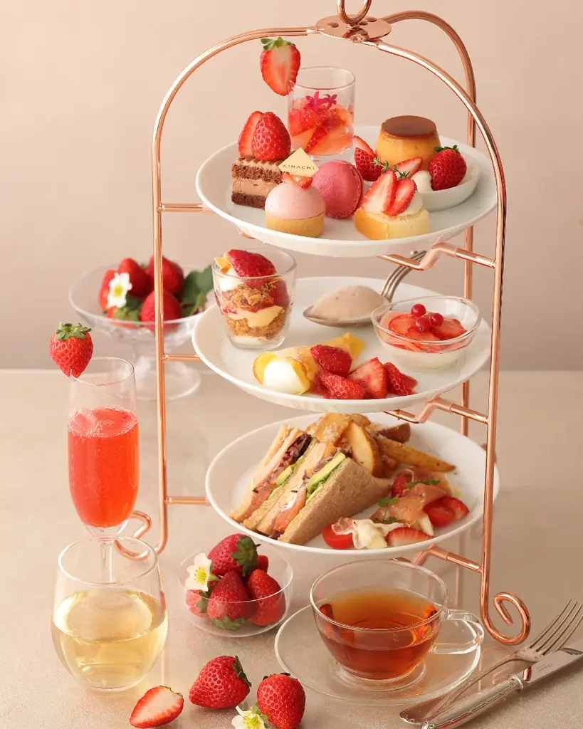 【キハチ 青山本店】苺が美味しい季節だけ！キハチを代表する「ナポレオンパイ」と旬の苺ふんだんに盛り込んだアフタヌーンティーが「いちごさん」を主役に新登場 画像 5