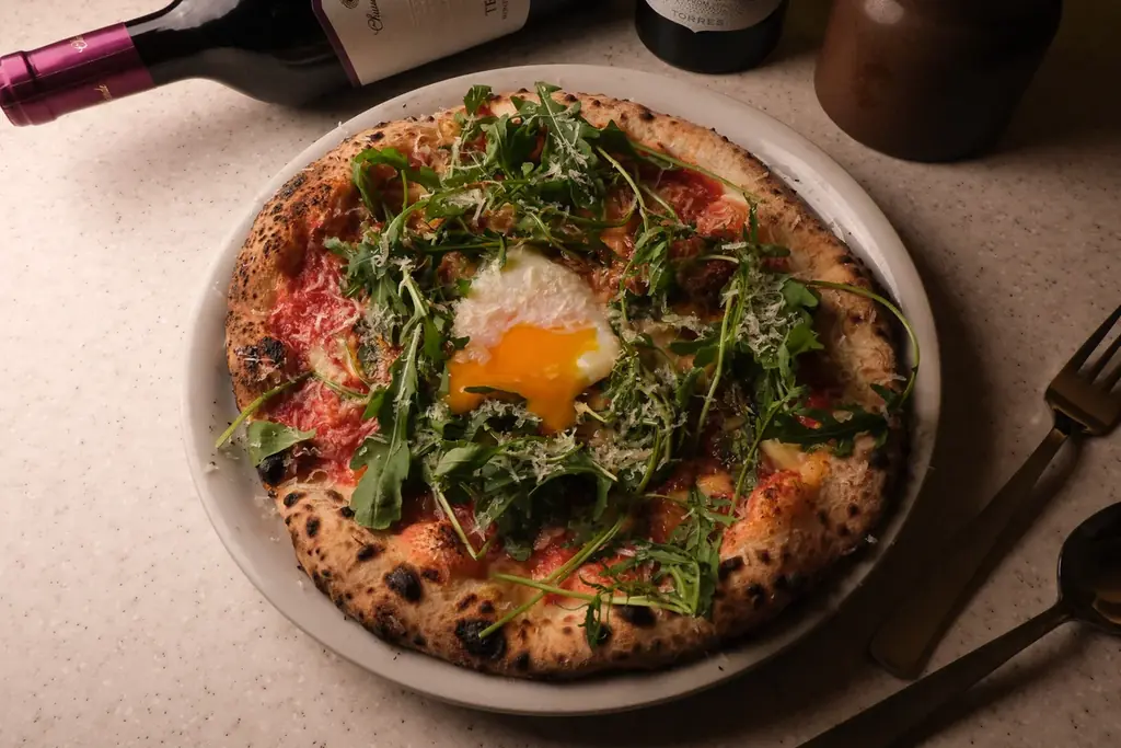 仙川がイタリアの台所に。野菜ソムリエ厳選の新鮮野菜を使った本格石窯ピッツァと生パスタ、「ボナペティート・パパ」12月9日オープン。 画像 3