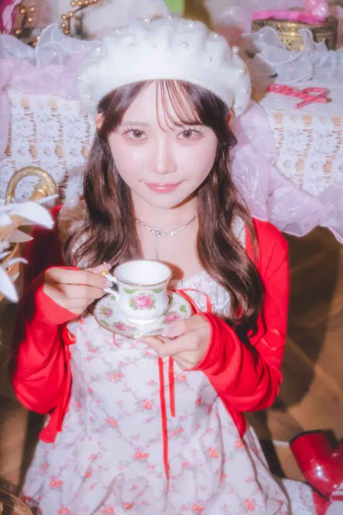 “冬のちょいクセガーリー” を彩るクリスマス新ビジュアル公開 画像 4