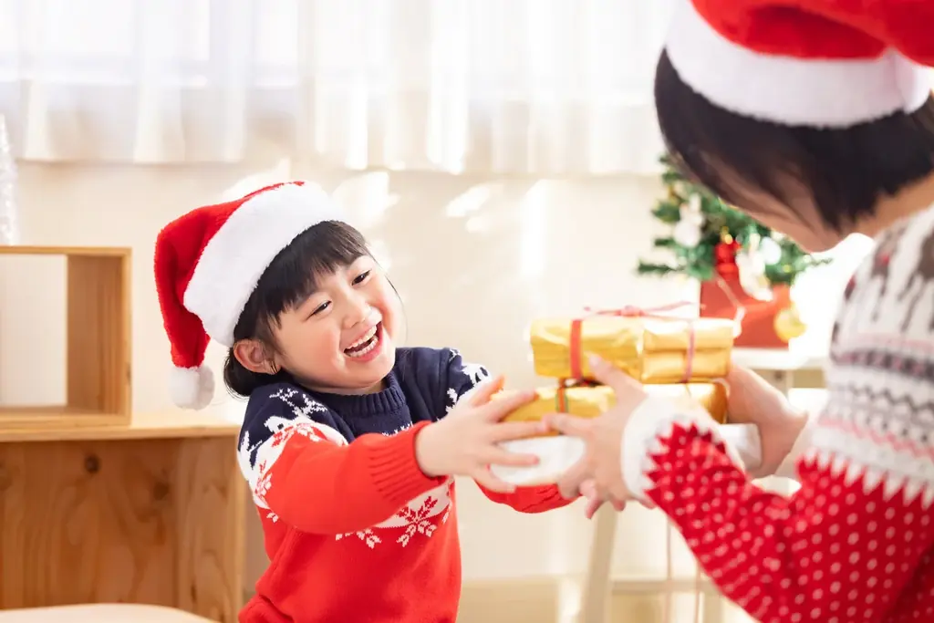 発表！子供と体験したい「12月の季節行事＆風習ランキング」2位「イルミネーション」1位は？「年賀状づくり」は11位／いこーよファミリーラボ調査2025【冬休み・冬レジャー調査リリース第3弾】 画像 4