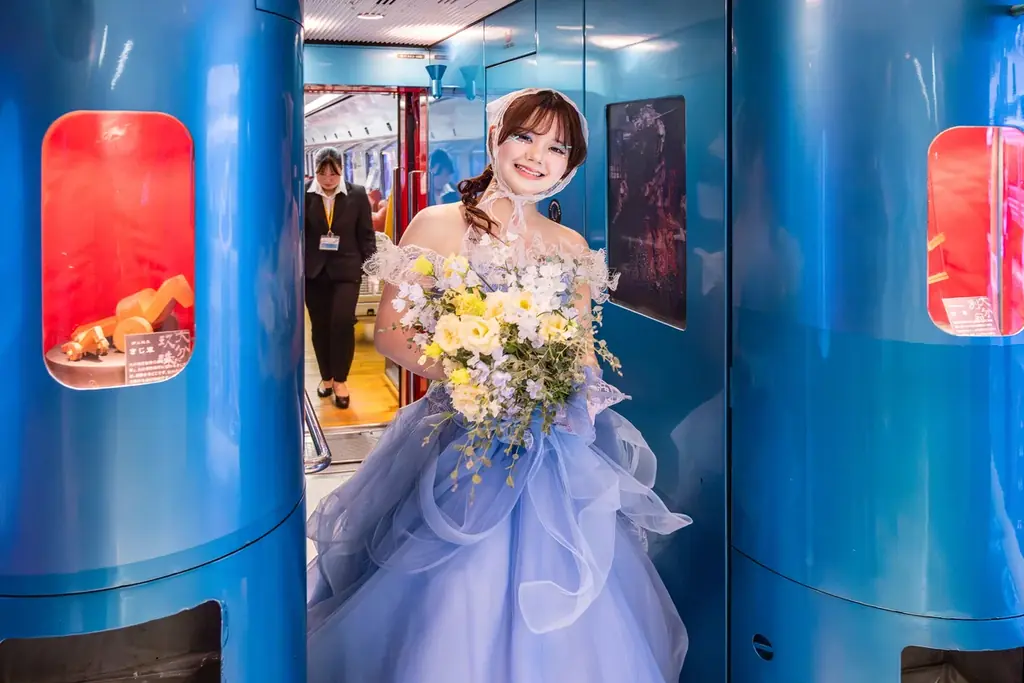 福岡 麻生外語観光&ブライダル専門学校×JR九州博多駅×レイジーシンデレラ福岡　「いい夫婦の日」11/22（土）に「特急ソニック号」列車内ウェディングファッションショーを開催しました 画像 6