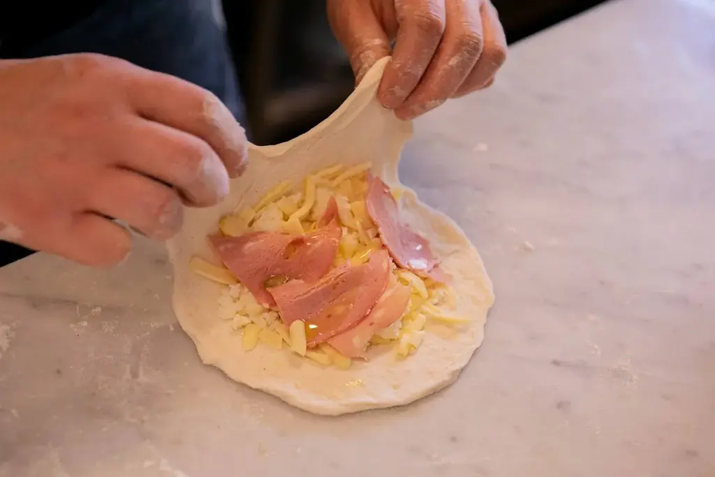 大阪・都島“揚げピザ”専門店が、受験・勝負シーズンを応援する縁起ピザ5枚セット「運をアゲる応援ピザBOX」を期間限定で通販開始 画像 5