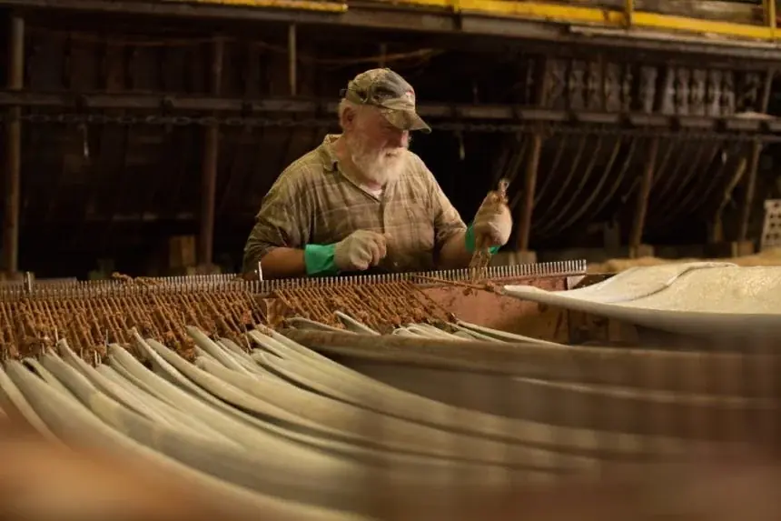 一生モノの革を、毎日の財布に。アメリカ老舗レザーで仕立てるビジネスパーソンの為のミニ財布が登場です。 画像 16