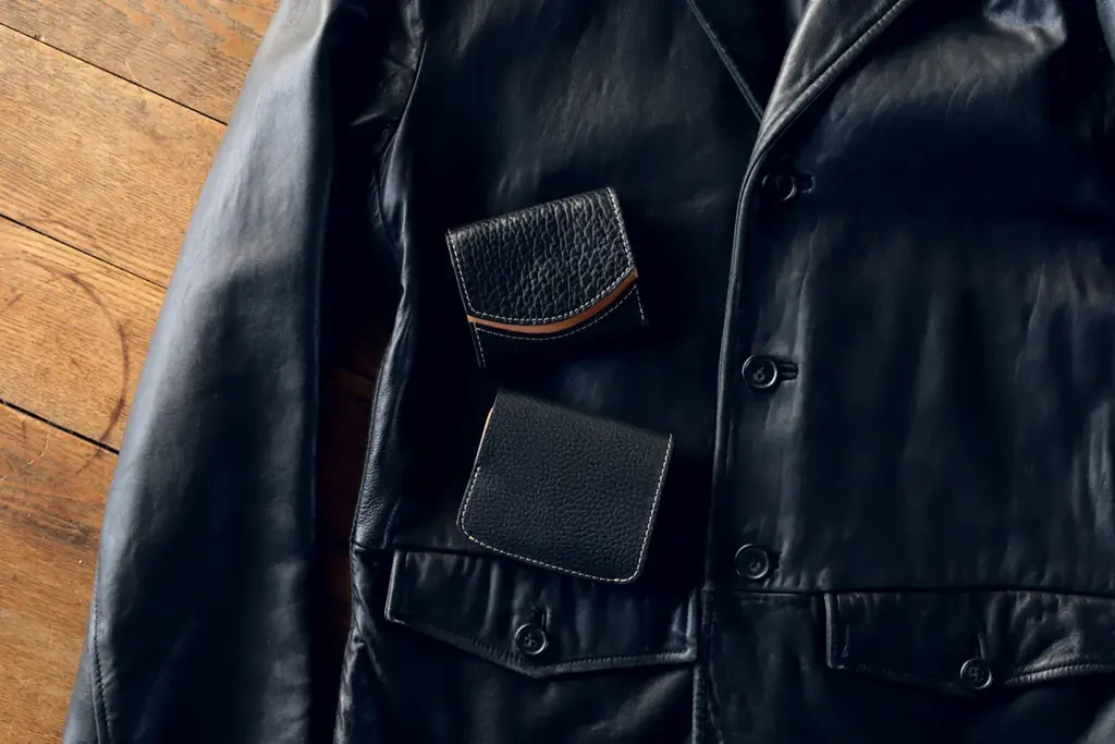 一生モノの革を、毎日の財布に。アメリカ老舗レザーで仕立てるビジネスパーソンの為のミニ財布が登場です。 画像 6