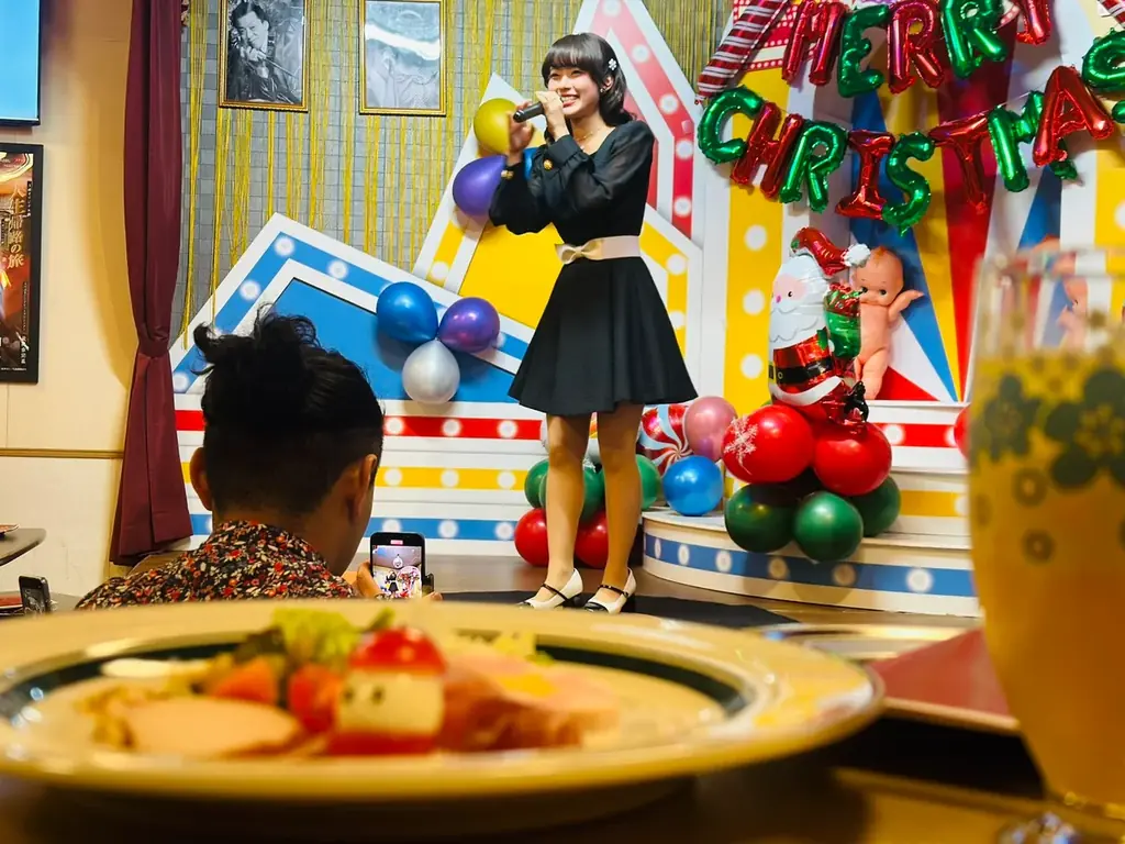 オーパークおごせにて、昭和レトロなアイドル・増田樹乃のスペシャルディナーショーを開催！　お子さまも一緒に本格的なコース料理をお楽しみいただけます 画像 3