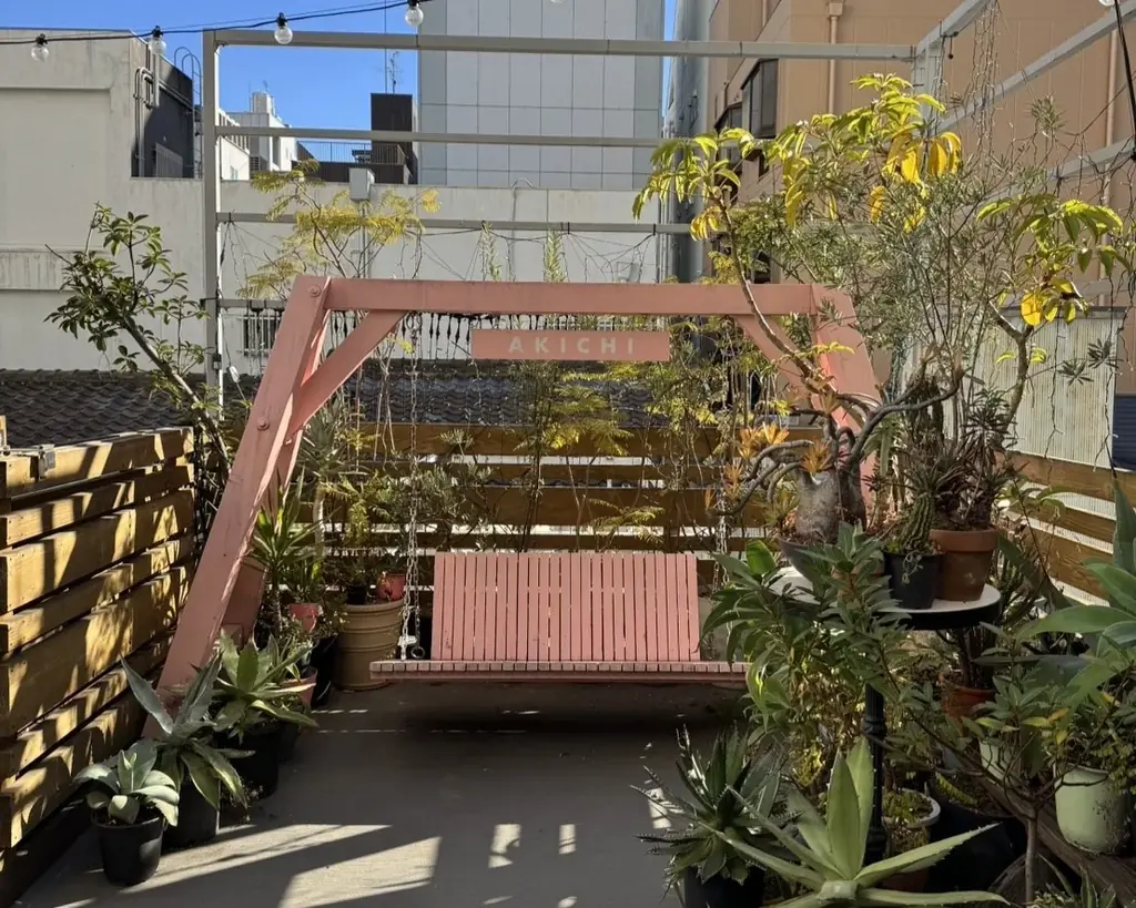 「クレープとエスプレッソと」が大阪・なんばに誕生！！パリパリの“黄金クレープ”とピンクの世界で、五感がときめく“体験型スイーツスポット”を提供します！ 画像 5