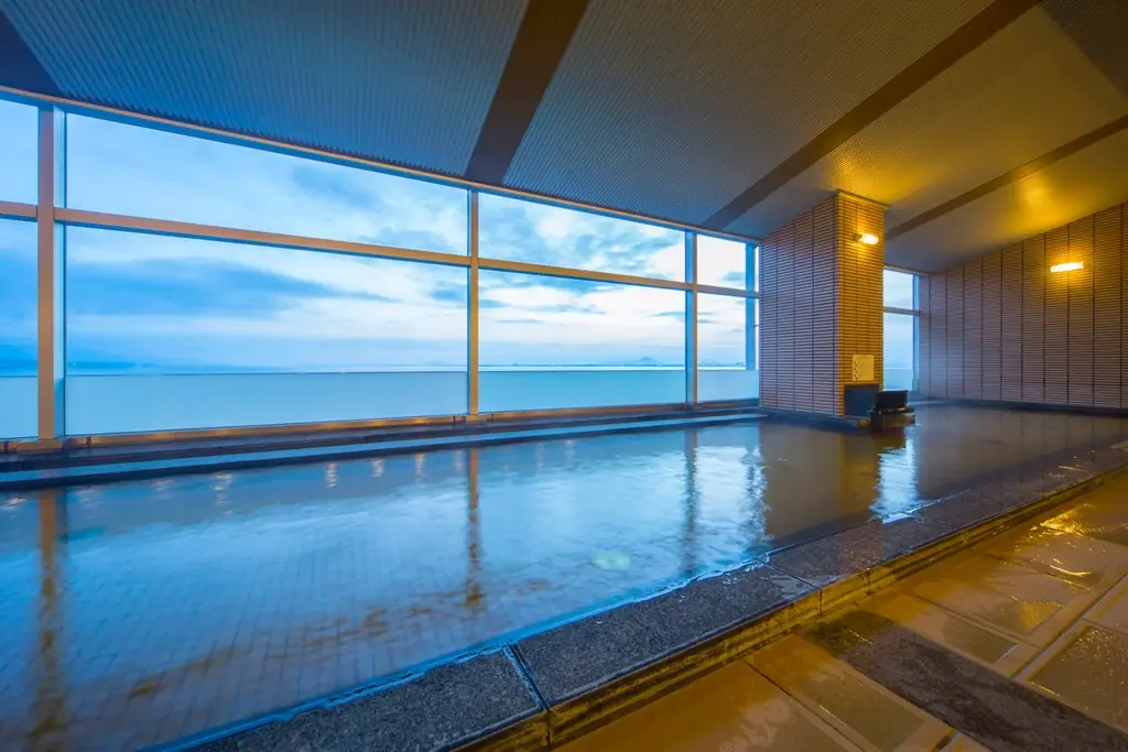 プロポーズや大切な記念日におすすめのアニバーサリーステイ　びわ湖に臨む客室で過ごす特別なひとときに　カップルの幸せを祝福するタオルアートがついた宿泊プランを販売 画像 4