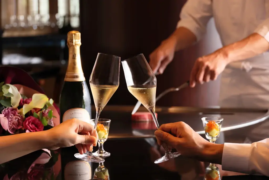 プロポーズや大切な記念日におすすめのアニバーサリーステイ　びわ湖に臨む客室で過ごす特別なひとときに　カップルの幸せを祝福するタオルアートがついた宿泊プランを販売 画像 9