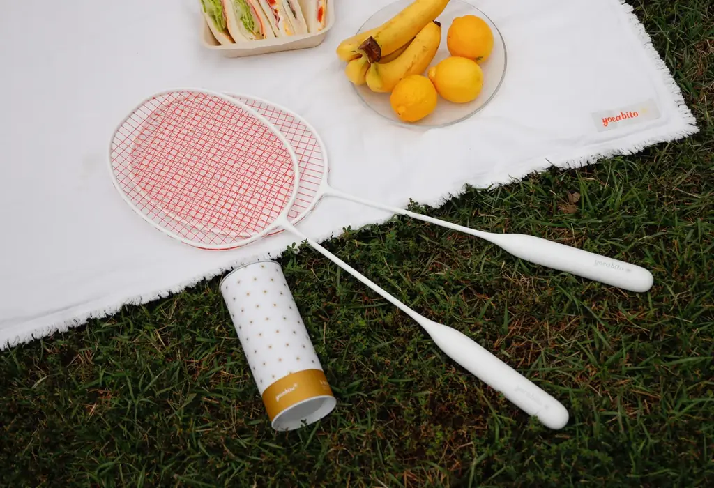 白×オレンジが映える大人のバドミントンVALENCIA