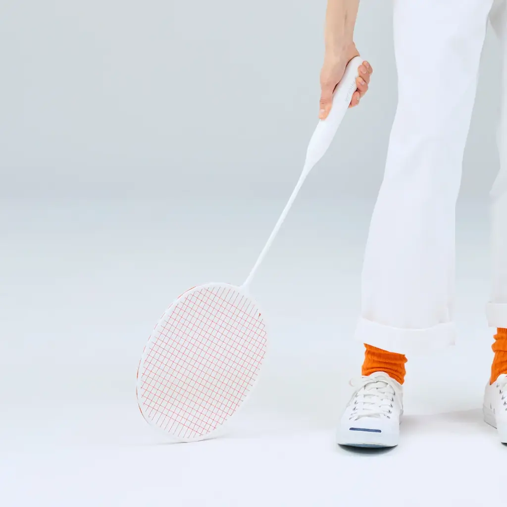 大切な人と過ごす冬ギフトにおすすめ。白×オレンジの“映え”デザインのバドミントンで、アクティブな団欒を。 画像 5