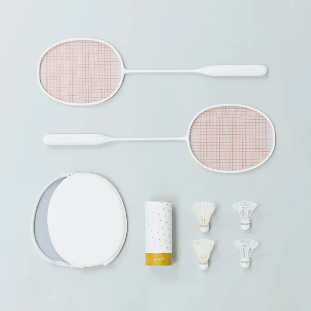 大切な人と過ごす冬ギフトにおすすめ。白×オレンジの“映え”デザインのバドミントンで、アクティブな団欒を。 画像 6