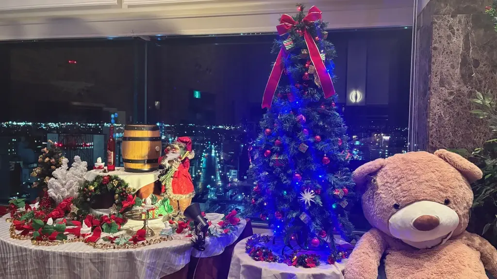 【 釧路プリンスホテル】ホテル館内にて「クリスマス装飾2025」を実施　—装飾・ランチブッフェ・ディナー・ケーキで特別な季節を演出 —　2025年12月25日（木）まで 画像 1