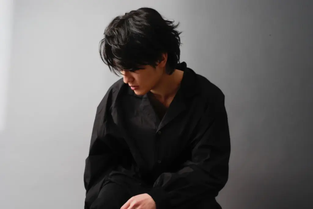 尾崎豊WOWOW特集！来年2月には父・尾崎豊の楽曲のみで届ける尾崎裕哉の東京公演の模様を、3月には尾崎豊にとって最初で最後の東京ドーム公演となった「LIVE CORE」を完全版として放送・配信決定！ 画像 1