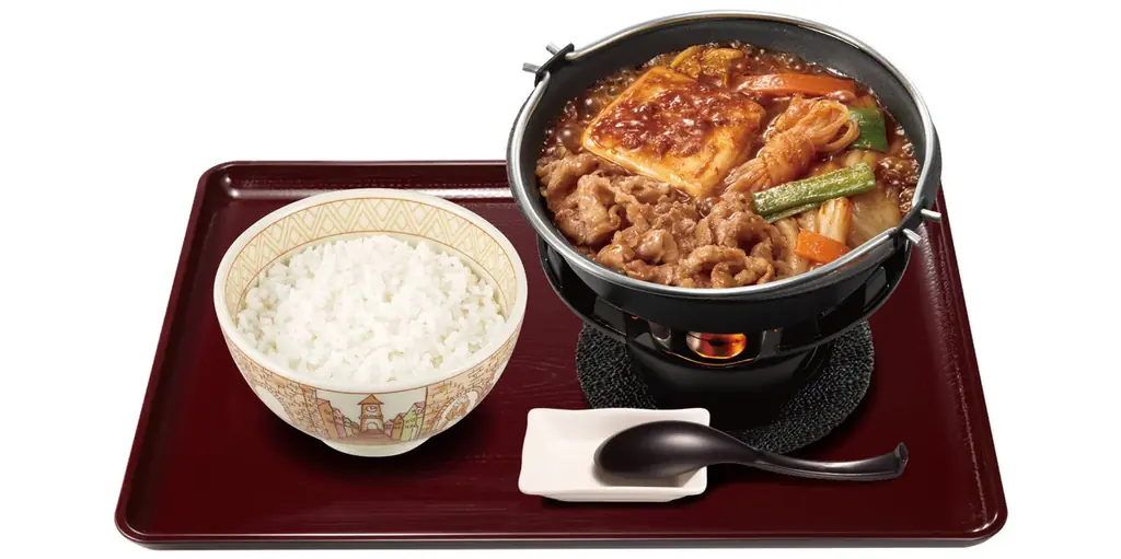 【すき家】4種の醤(ジャン)で濃厚コク辛！牛肉と豆腐で食べ応え抜群！鍋商品の第2弾「牛・旨辛豆腐鍋定食」を発売 画像 2