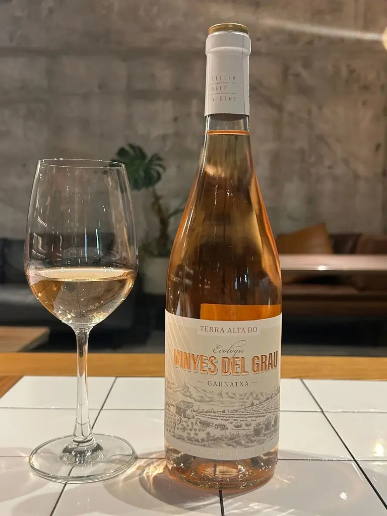 【BISTRO CHURA（ビストロちゅら）】特別なクリスマスをお届け　冬限定メニュー「沖縄県久米島産赤鶏の骨付きローストチキン」と「ガトーショコラ　泡盛暖流ペアリング付」が期間限定で新登場！ 画像 3