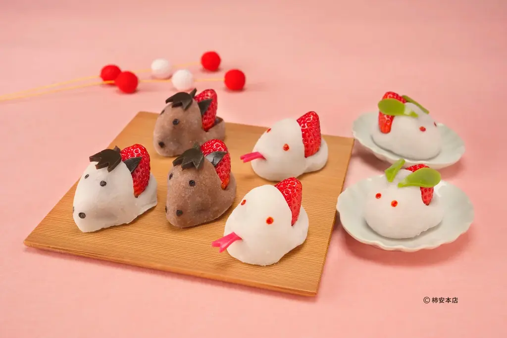 年末年始限定　口福堂の 『干支いちご大福』 登場！　ゆく年くる年をテーマにした、巳(み)年と午(うま)年モチーフの縁起物 画像 1