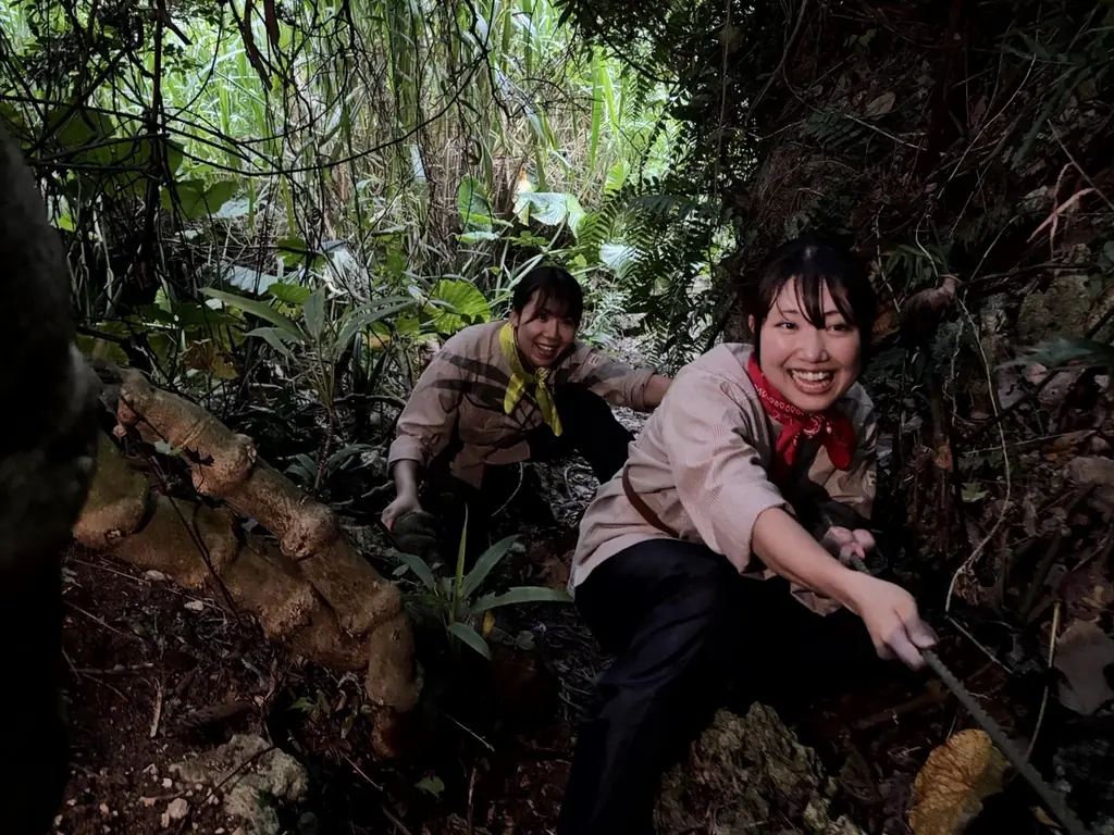 【自然が灯す光に気づく夜】沖縄本島南部、本物のジャングルから見上げる冬の夜空！【閉園後のテーマパーク内のジャングルを歩こう！】 画像 7