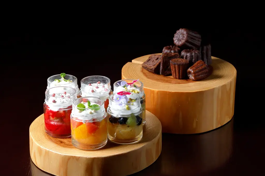 【大阪マリオット都ホテル】大切な人へ贈りたい華やかなスイーツ2種を、パティシエ仕立てのレシピでレクチャー！ペストリーシェフによる特別ランチコース付きシェフセミナーを開催 画像 1