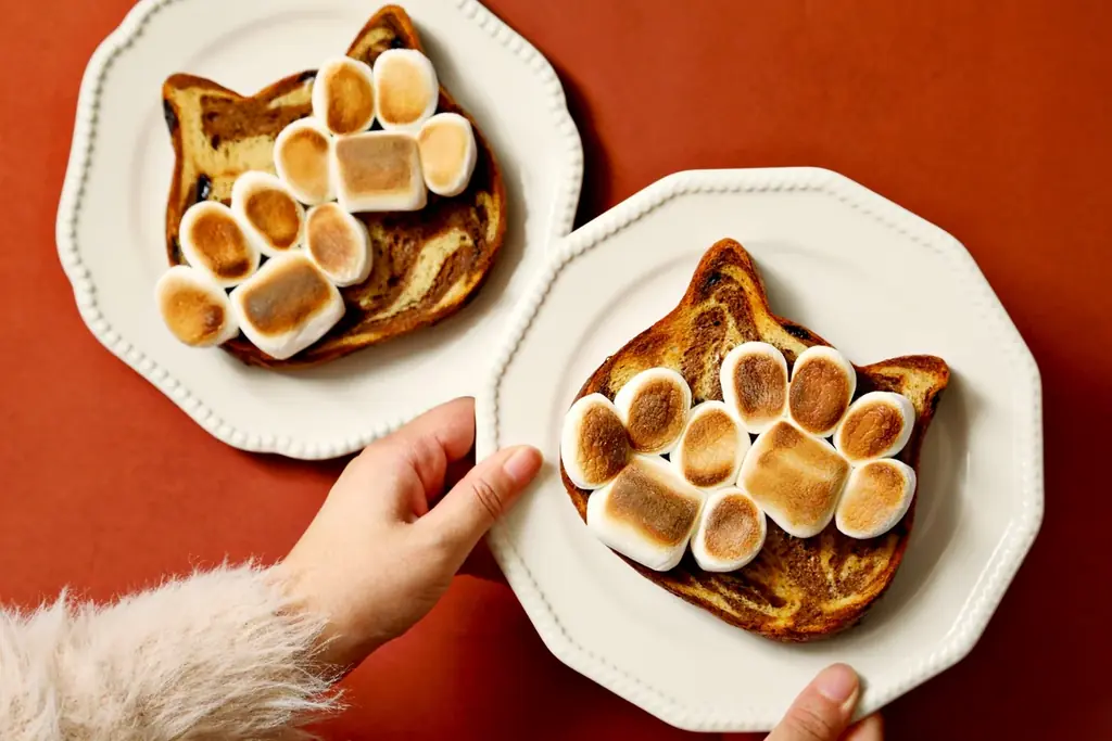 【バレンタイン新商品】甘いチョコ×香ばしいキャラメルを楽しめる新フレーバー『ねこねこ食パン ショコラキャラメル』が新登場！とろっとキャラメルソースが溢れる「GUILTY’S」の新作クッキーも限定発売 画像 4