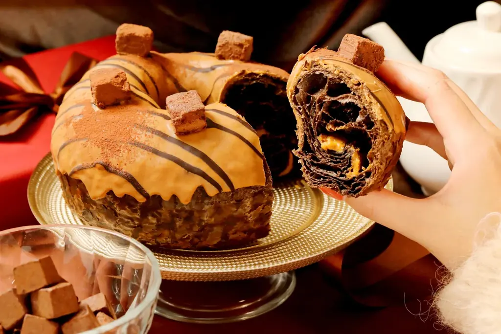 【バレンタイン新商品】甘いチョコ×香ばしいキャラメルを楽しめる新フレーバー『ねこねこ食パン ショコラキャラメル』が新登場！とろっとキャラメルソースが溢れる「GUILTY’S」の新作クッキーも限定発売 画像 8