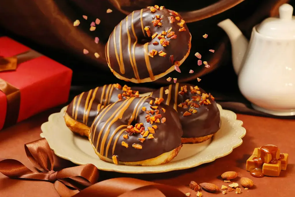 【バレンタイン新商品】甘いチョコ×香ばしいキャラメルを楽しめる新フレーバー『ねこねこ食パン ショコラキャラメル』が新登場！とろっとキャラメルソースが溢れる「GUILTY’S」の新作クッキーも限定発売 画像 9