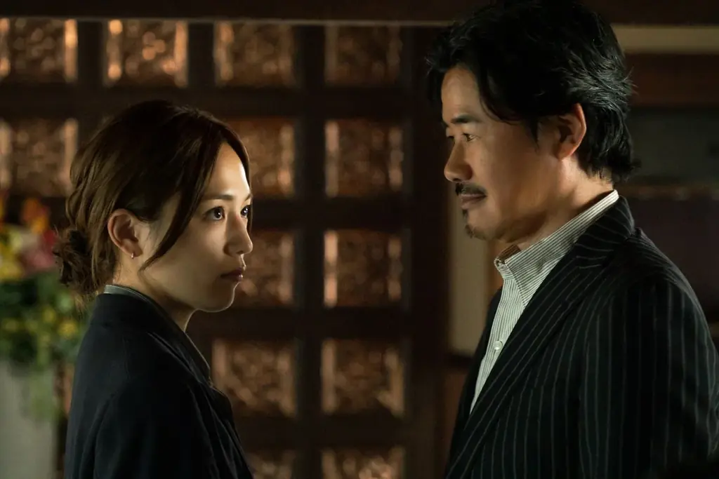 新章開幕！『スキャンダルイブ』第4話の予告映像＆あらすじ＆場面カットが到着！予告映像で見せた“奏”（川口春奈）の涙の理由は？大手事務所が隠蔽する“性加害疑惑”に迫る！ 画像 6