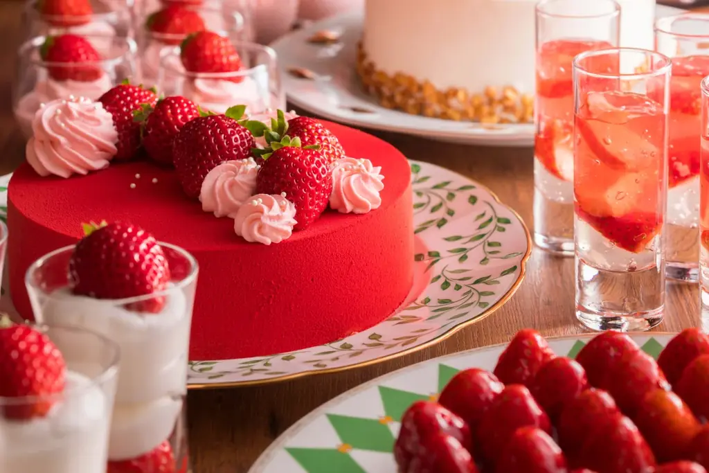 【横浜ベイホテル東急】みなとみらいの夜景と共に愉しむ、毎年大人気のスイーツブッフェ『いちごジャーニー』 画像 2