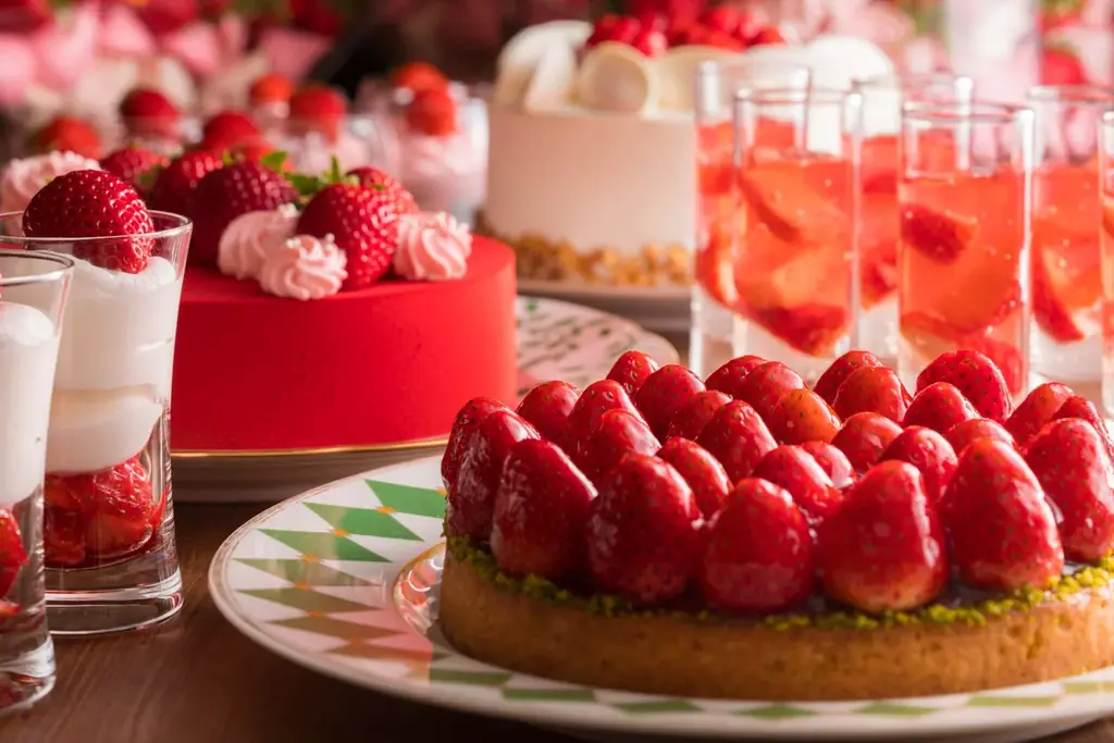 【横浜ベイホテル東急】みなとみらいの夜景と共に愉しむ、毎年大人気のスイーツブッフェ『いちごジャーニー』 画像 3