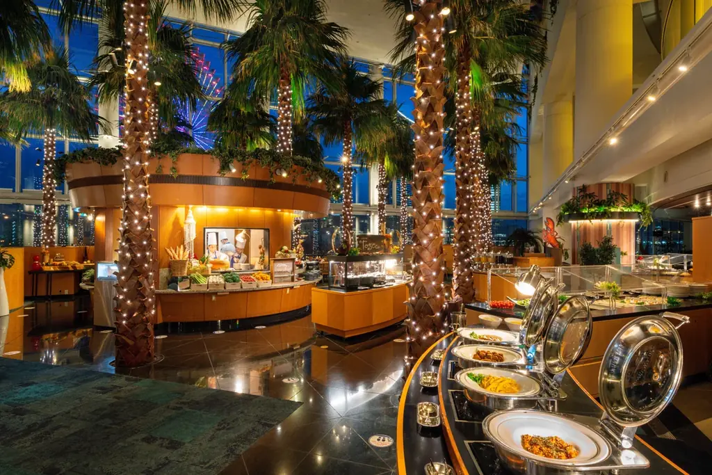 【横浜ベイホテル東急】みなとみらいの夜景と共に愉しむ、毎年大人気のスイーツブッフェ『いちごジャーニー』 画像 5