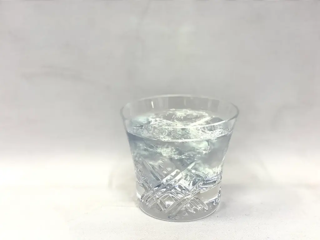 藍色のジンが誕生。岡山県デニムファクトリー青木被服が監修、藍を極めるデニム職人とクラフトジン創作家が作り出す本気のジン「SAINT INDIGO」が完成！クリスマスや年末年始の彩に。 画像 4