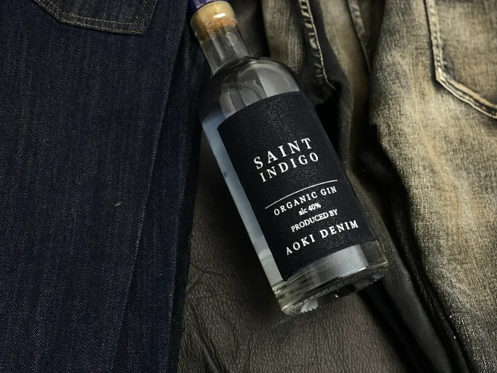 藍色のジンが誕生。岡山県デニムファクトリー青木被服が監修、藍を極めるデニム職人とクラフトジン創作家が作り出す本気のジン「SAINT INDIGO」が完成！クリスマスや年末年始の彩に。 画像 5