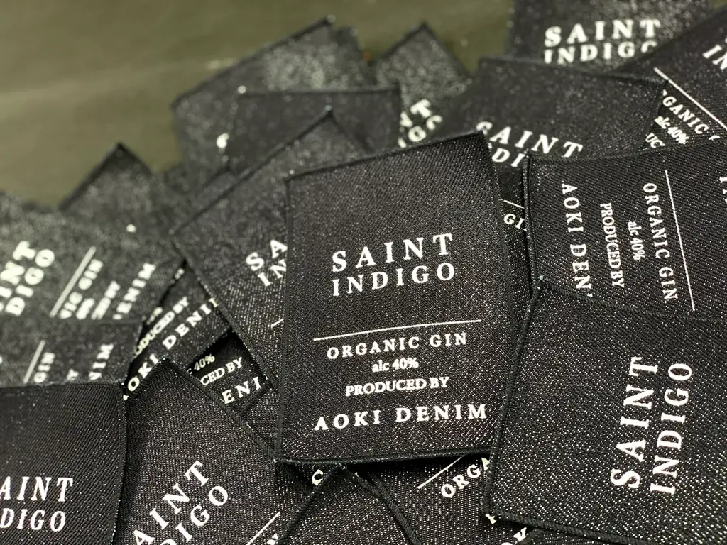 藍色のジンが誕生。岡山県デニムファクトリー青木被服が監修、藍を極めるデニム職人とクラフトジン創作家が作り出す本気のジン「SAINT INDIGO」が完成！クリスマスや年末年始の彩に。 画像 7