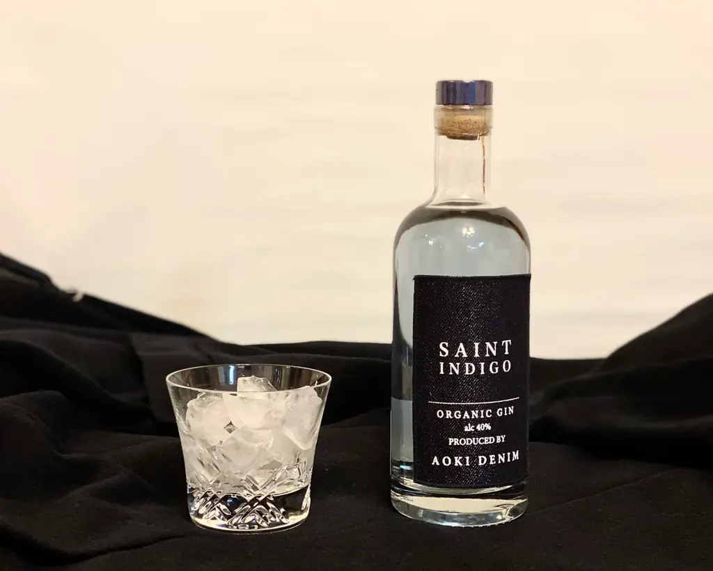 藍色のジンが誕生。岡山県デニムファクトリー青木被服が監修、藍を極めるデニム職人とクラフトジン創作家が作り出す本気のジン「SAINT INDIGO」が完成！クリスマスや年末年始の彩に。 画像 8